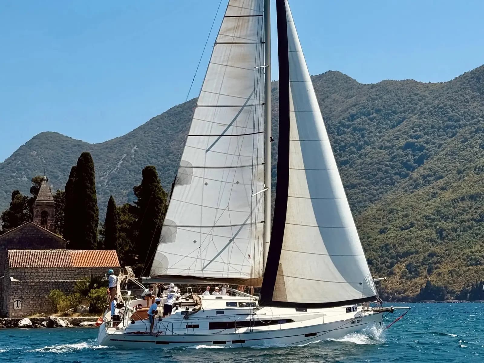 Bavaria Cruiser 46 — фото 1
